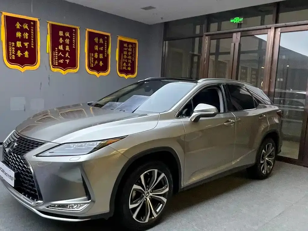 Lexus RX — фото 1