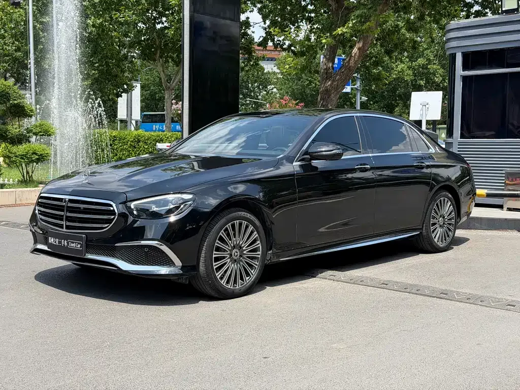 Mercedes-Benz E-Class — фото 1