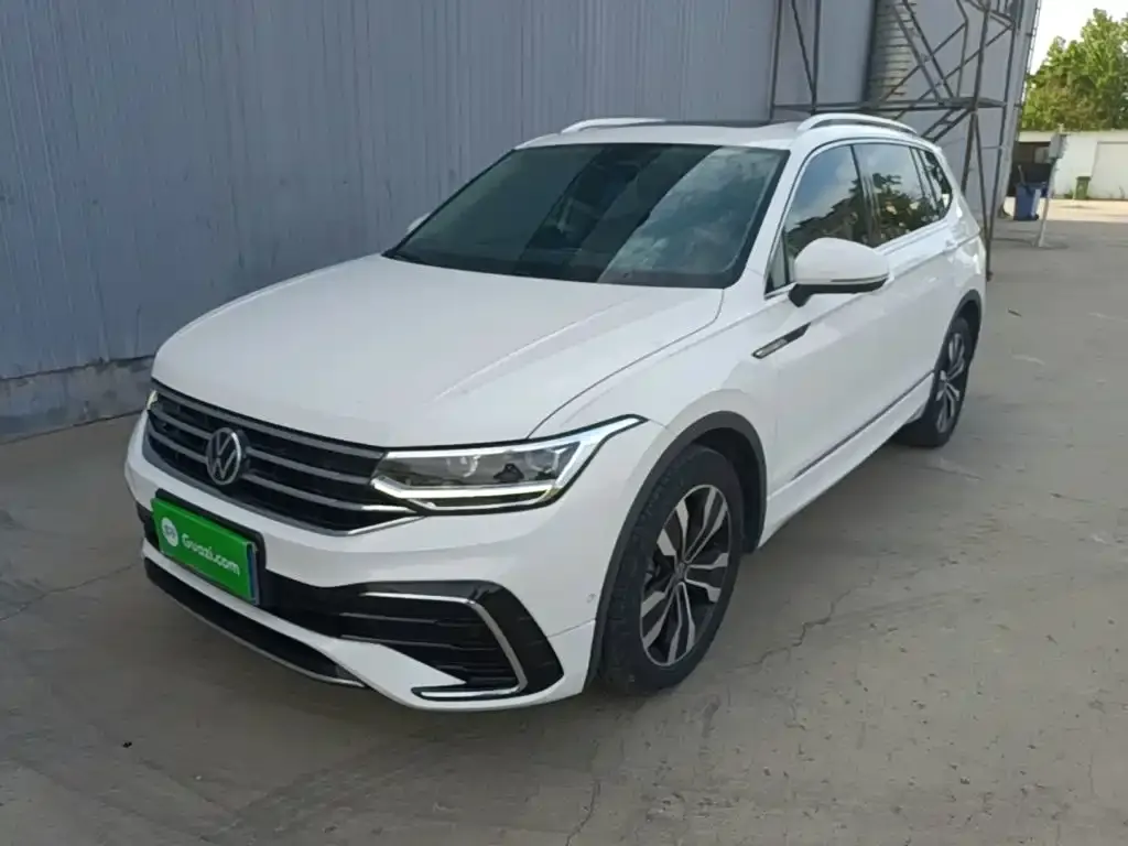Volkswagen Tiguan L — фото 1