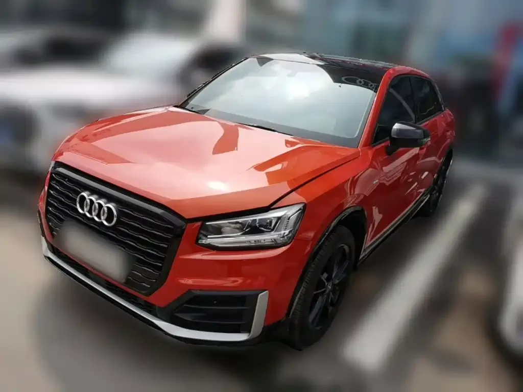 Audi Q2L — фото 1