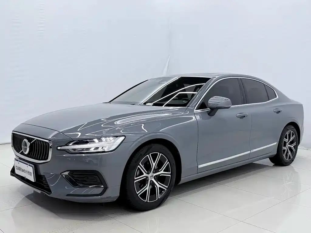 Volvo S60 — фото 1