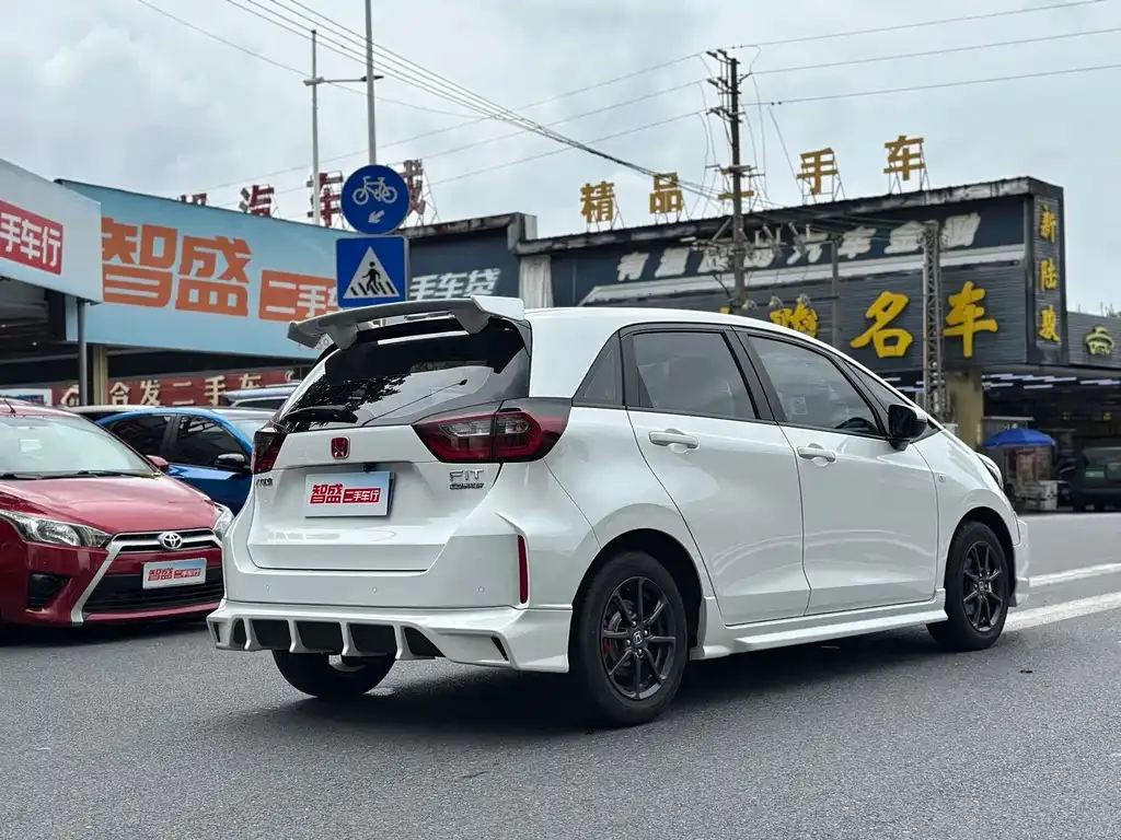 Honda Fit — фото 5