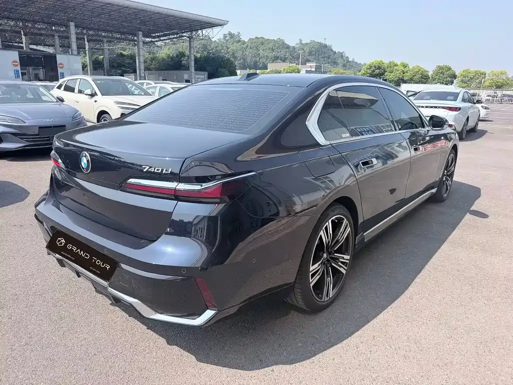 BMW 7 Series — фото 7