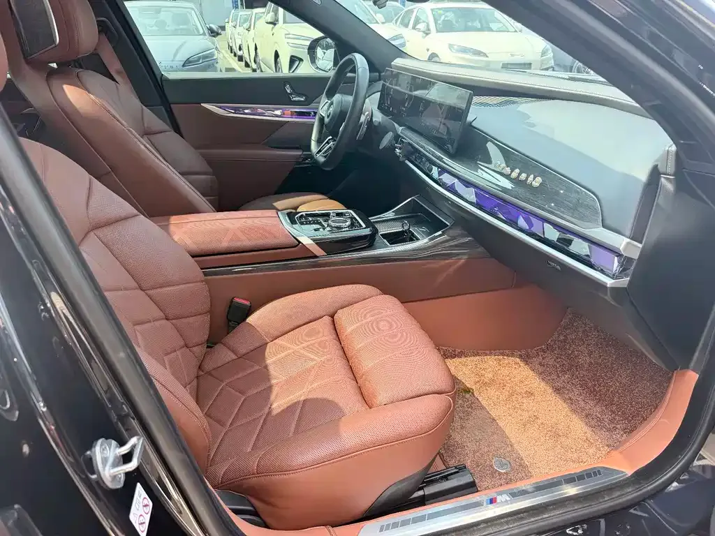 BMW 7 Series — фото 2
