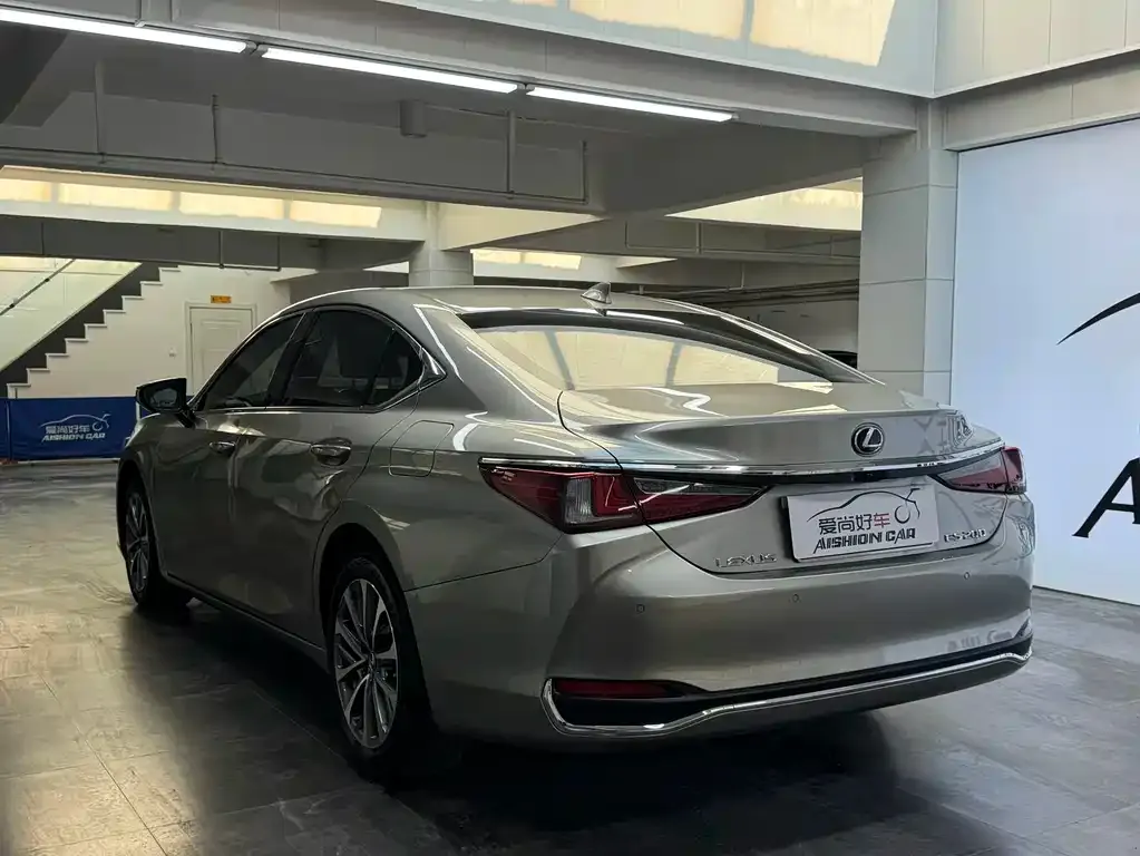 Lexus ES — фото 6
