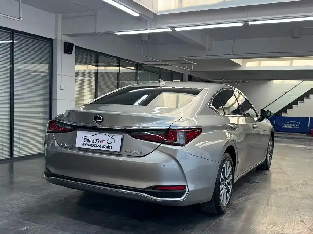 Lexus ES — фото 10