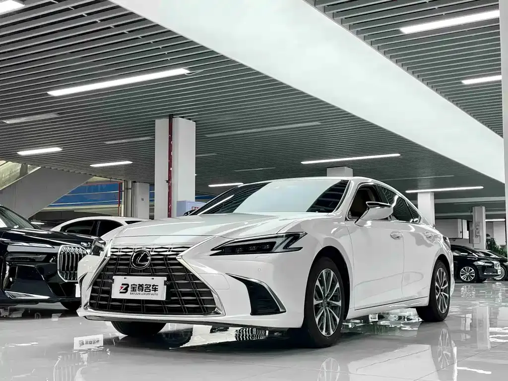 Lexus ES — фото 1