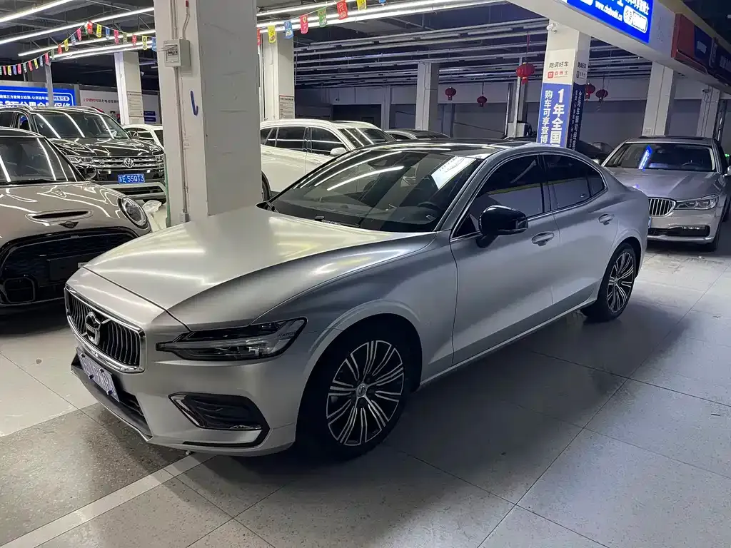 Volvo S60 — фото 1