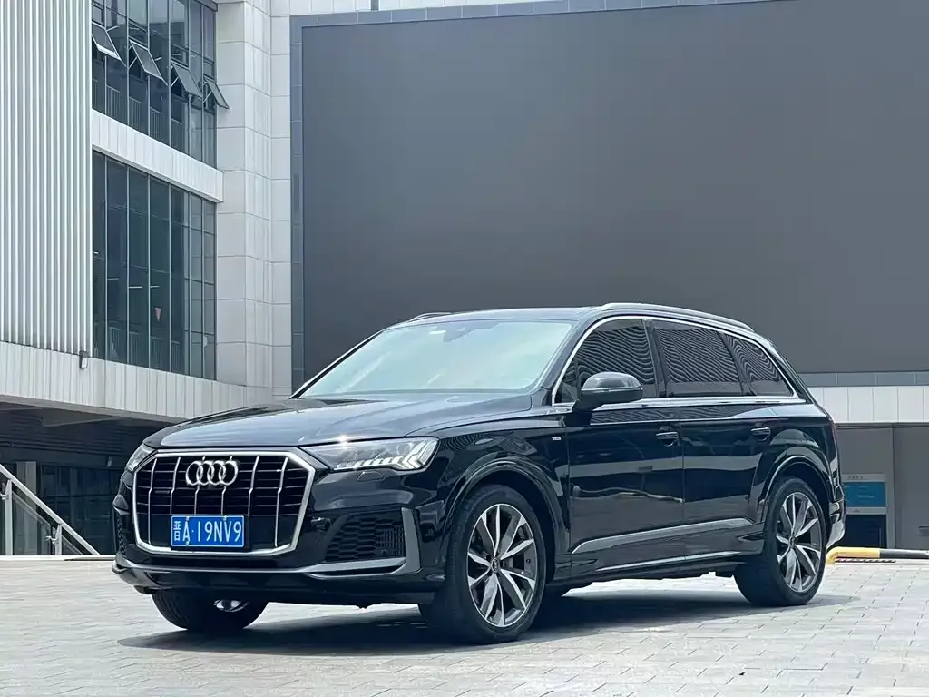 Audi Q7 — фото 1