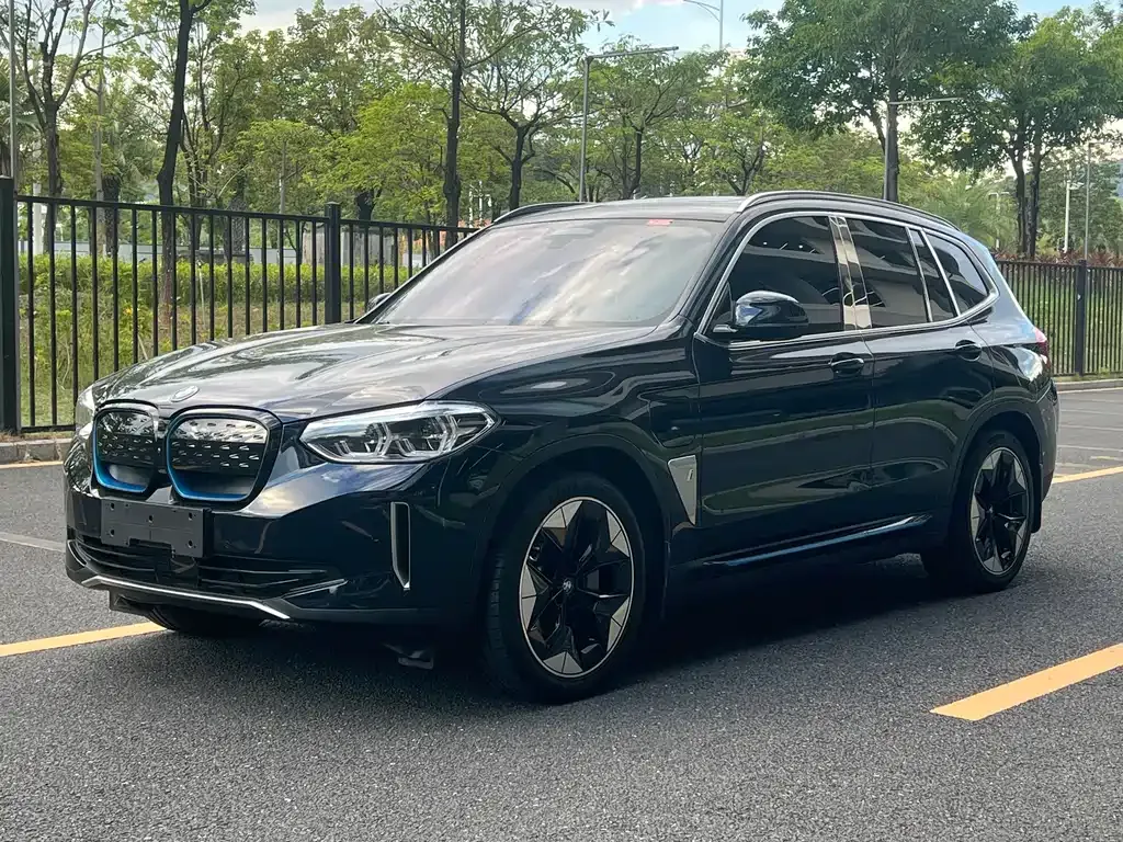 BMW iX3 — фото 1