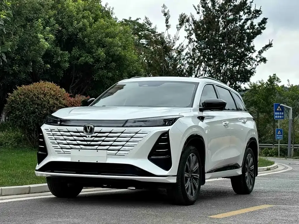 Changan CS75 PLUS — фото 1