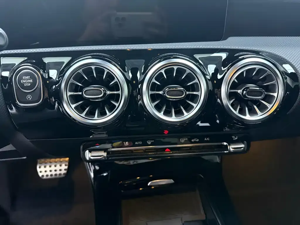 Mercedes-Benz CLA (Import) — фото 10