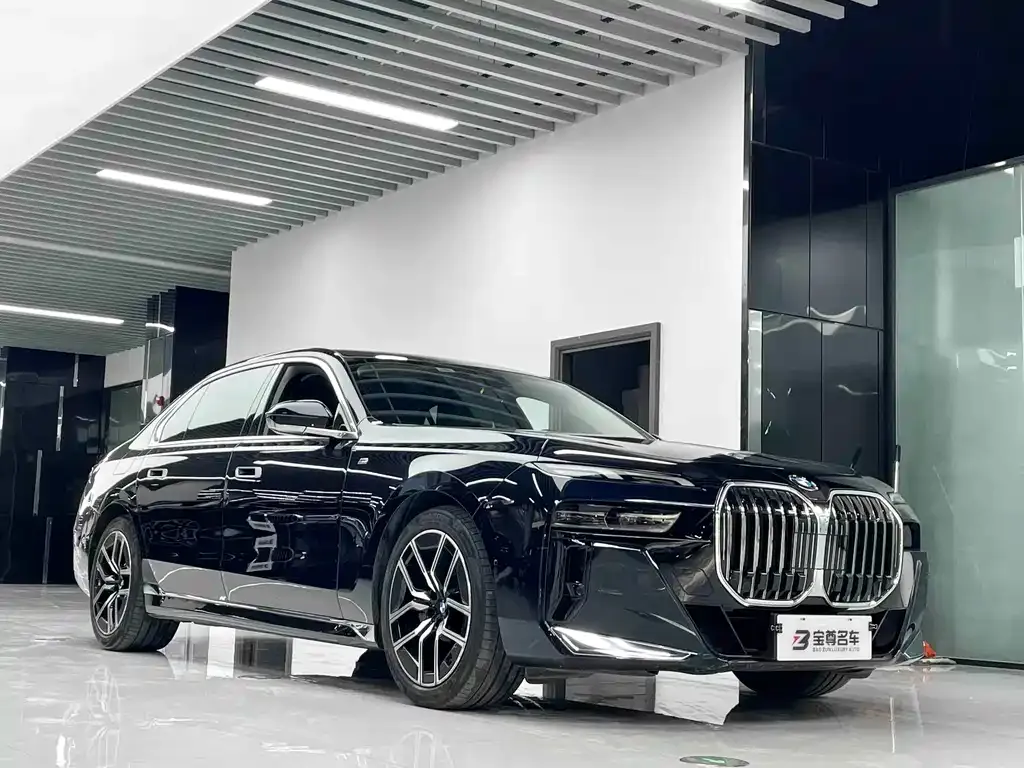 BMW 7 Series — фото 8