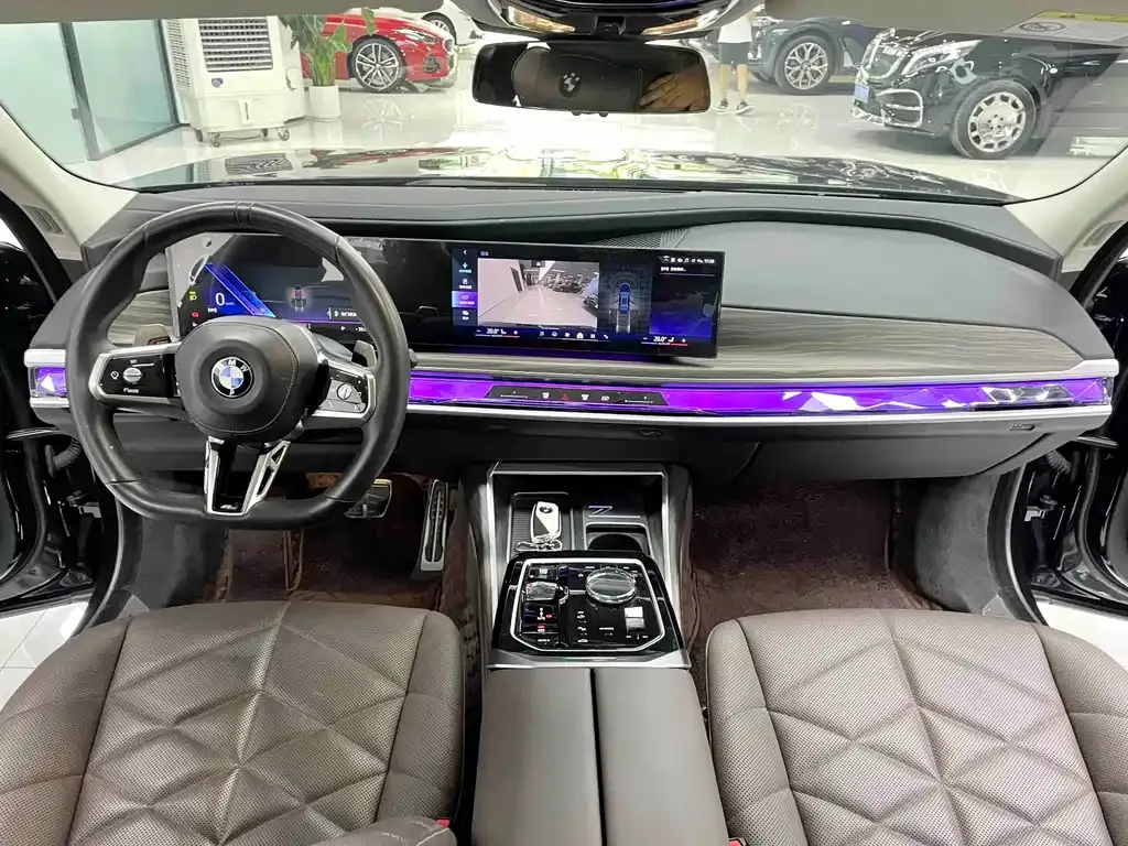 BMW 7 Series — фото 10