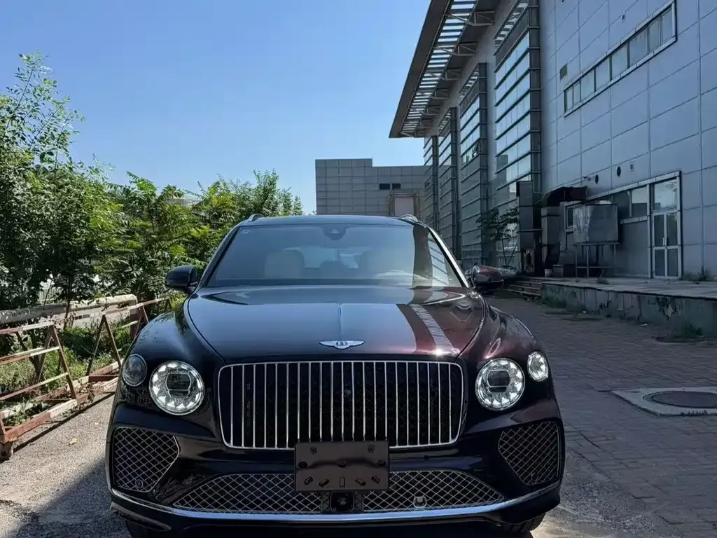 Bentley Bentayga — фото 1