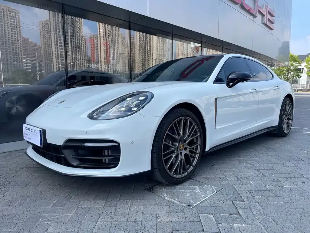 Porsche Panamera — фото 1