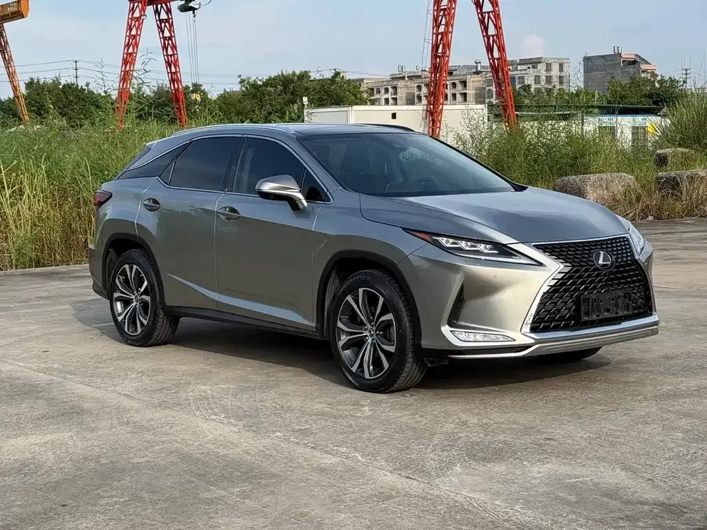 Lexus RX — фото 1