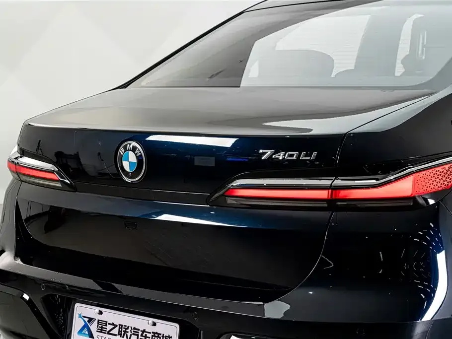 BMW 7 Series — фото 10