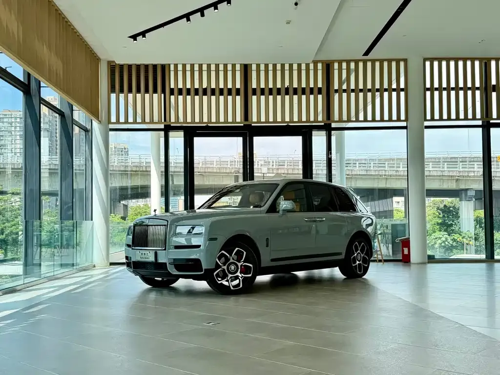 Rolls-Royce Cullinan — фото 1