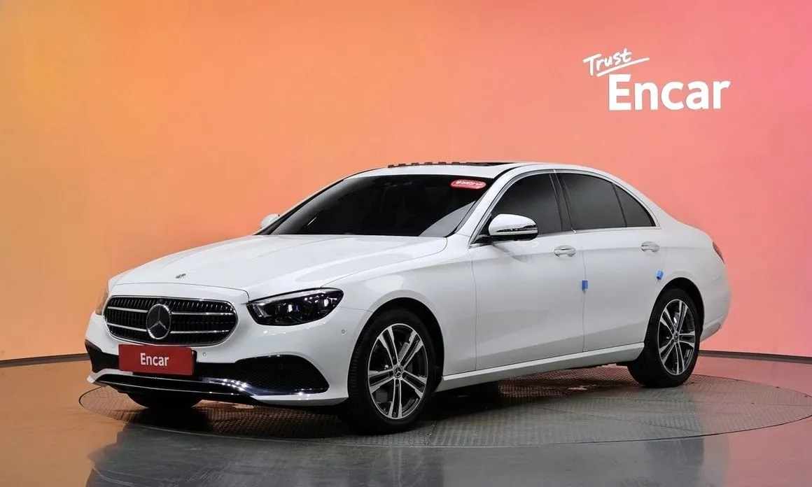 Mercedes-Benz E-Class — фото 1