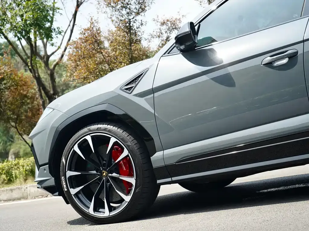 Lamborghini Urus — фото 9