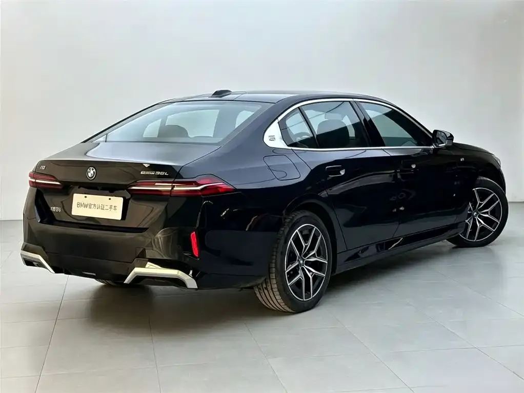 BMW i5 — фото 5