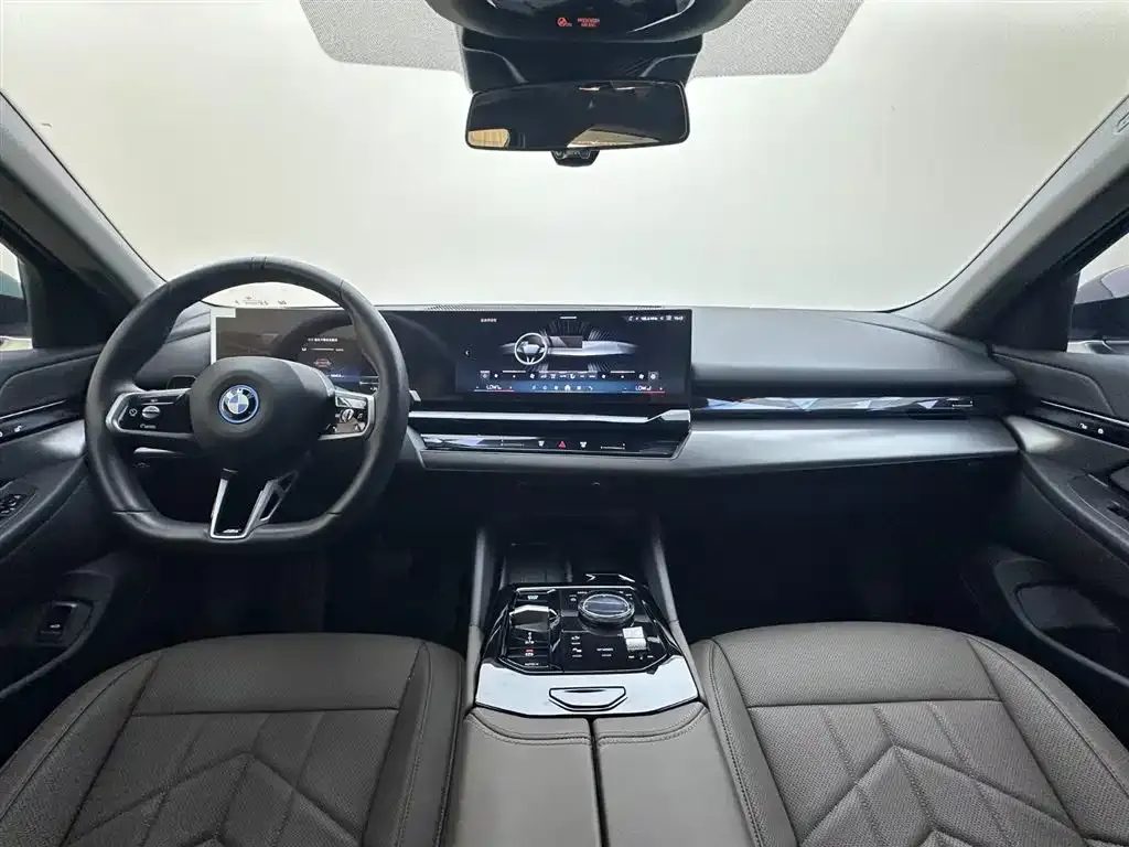 BMW i5 — фото 3
