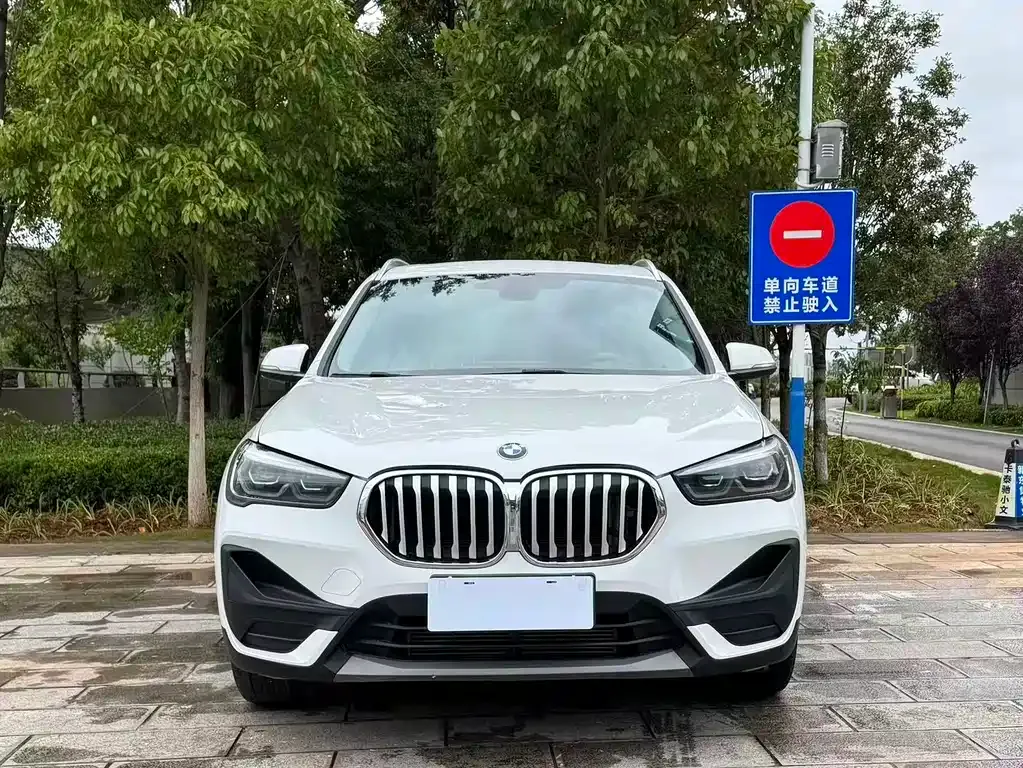 BMW X1 — фото 8
