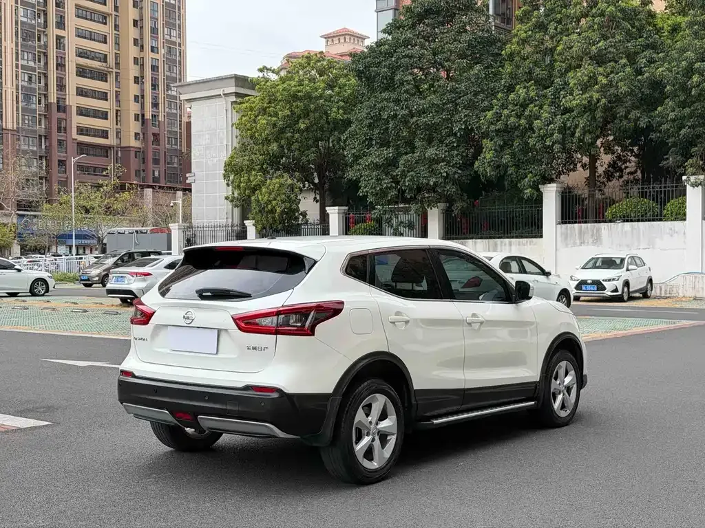 Nissan Qashqai — фото 6
