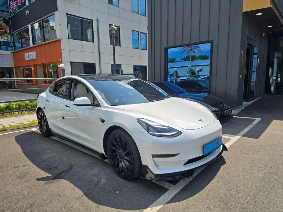 Tesla Model 3 — фото 1