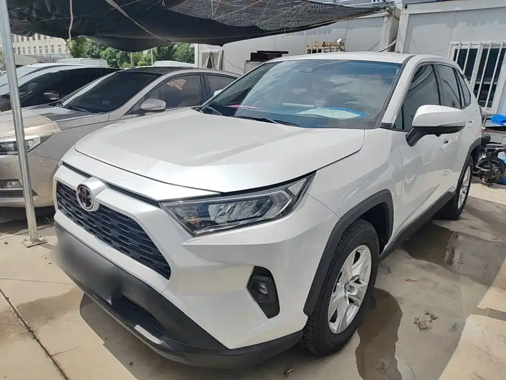 Toyota RAV4 — фото 1