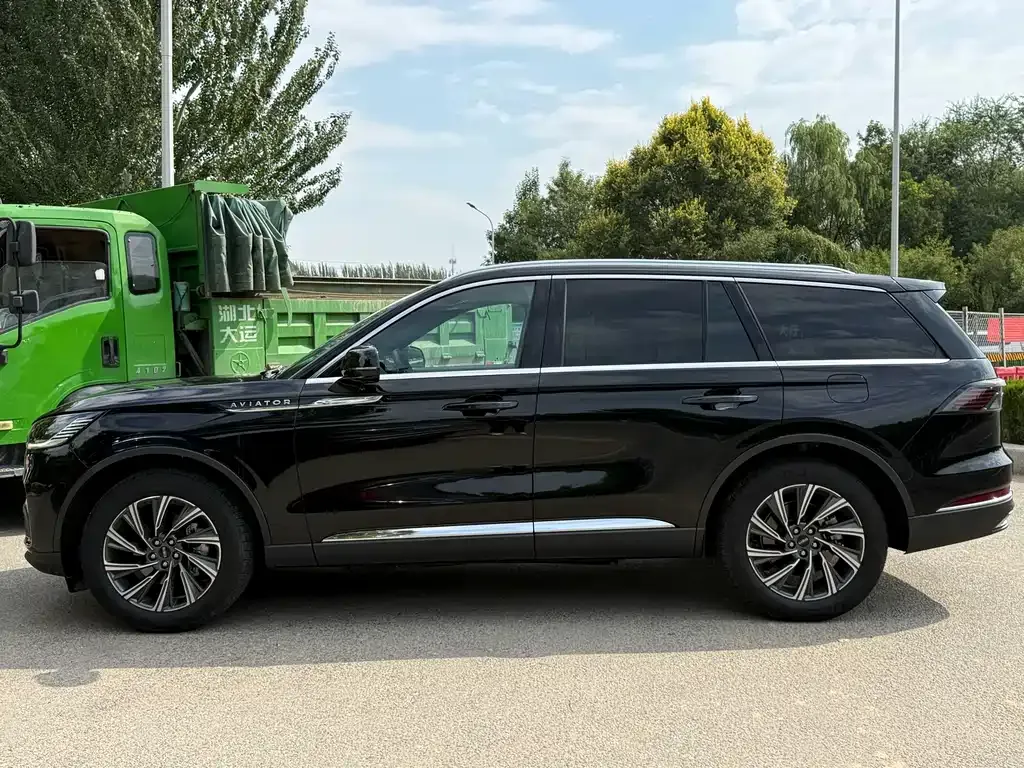 Lincoln Aviator — фото 10