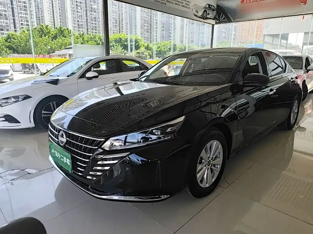 Nissan Teana — фото 1
