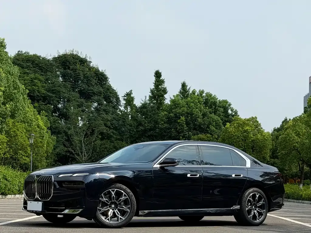 BMW 7 Series — фото 1