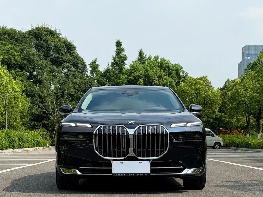BMW 7 Series — фото 6