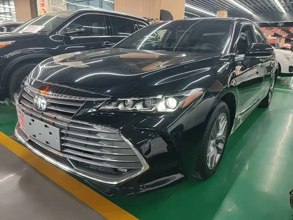 Toyota Avalon — фото 1