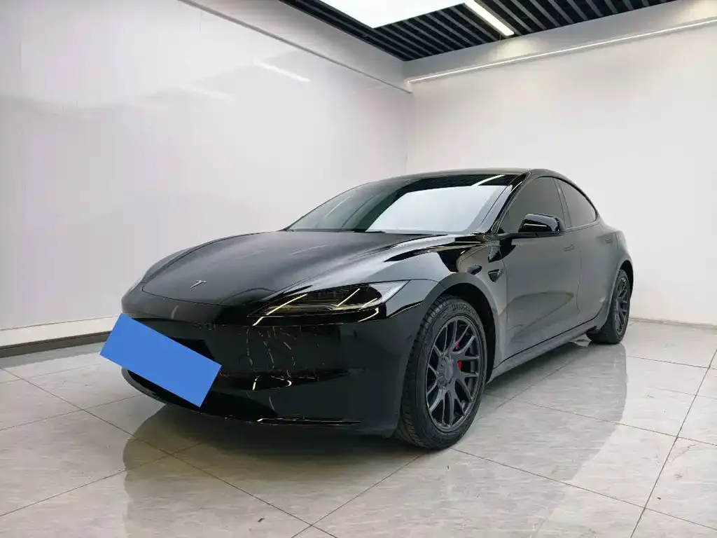 Tesla Model 3 — фото 1