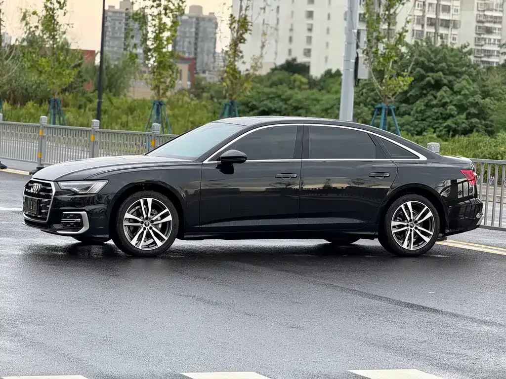 Audi A6L — фото 1
