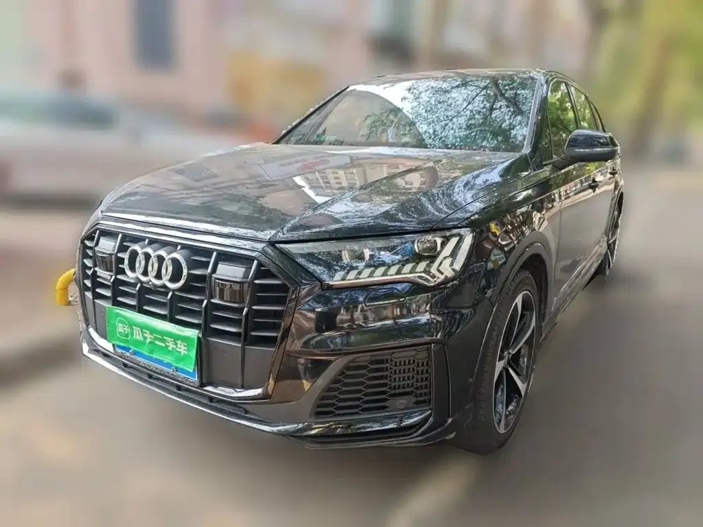 Audi Q7 — фото 1