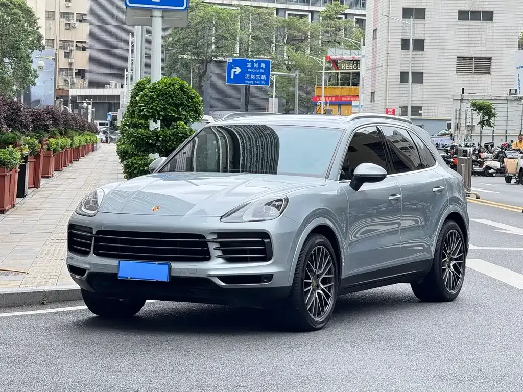 Porsche Cayenne — фото 1