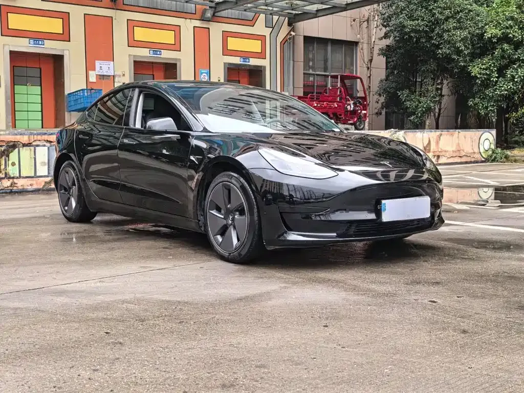Tesla Model 3 — фото 9