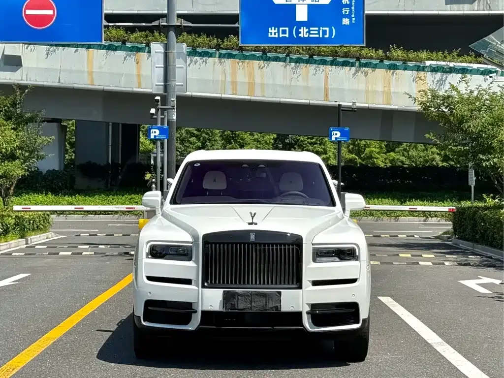 Rolls-Royce Cullinan — фото 1