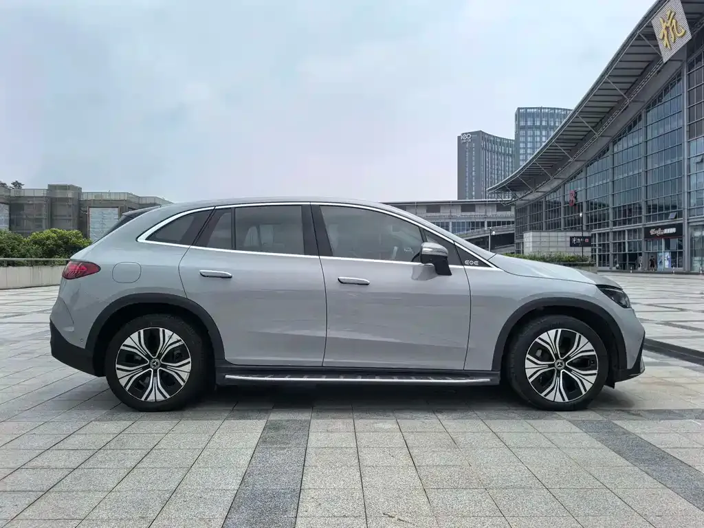 Mercedes-Benz EQE SUV — фото 10
