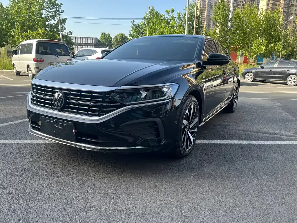 Volkswagen Passat — фото 1
