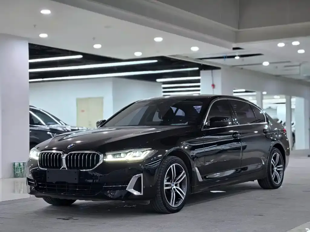 BMW 5 Series — фото 1