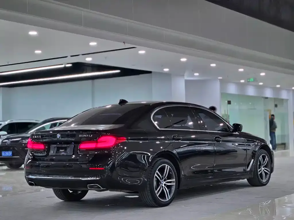 BMW 5 Series — фото 5