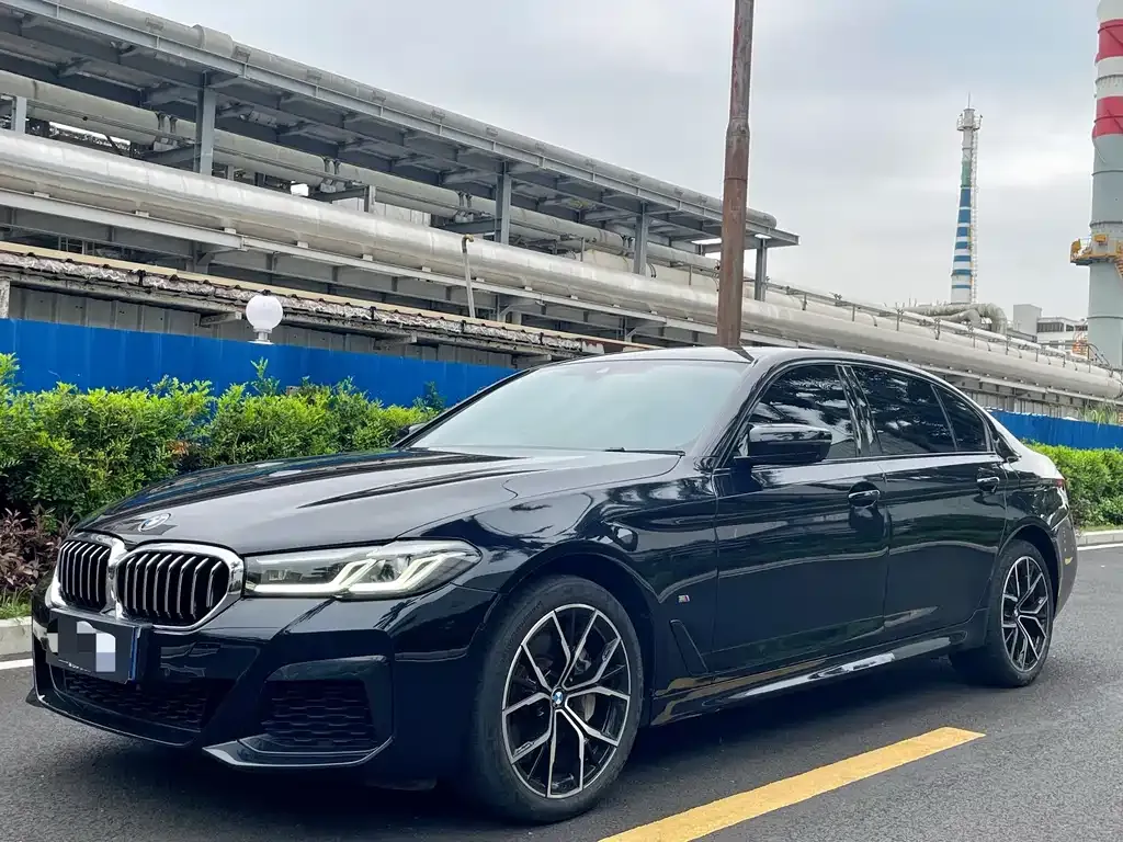 BMW 5 Series — фото 1