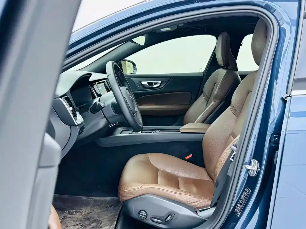 Volvo S60 — фото 10