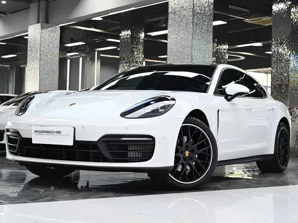 Porsche Panamera — фото 1
