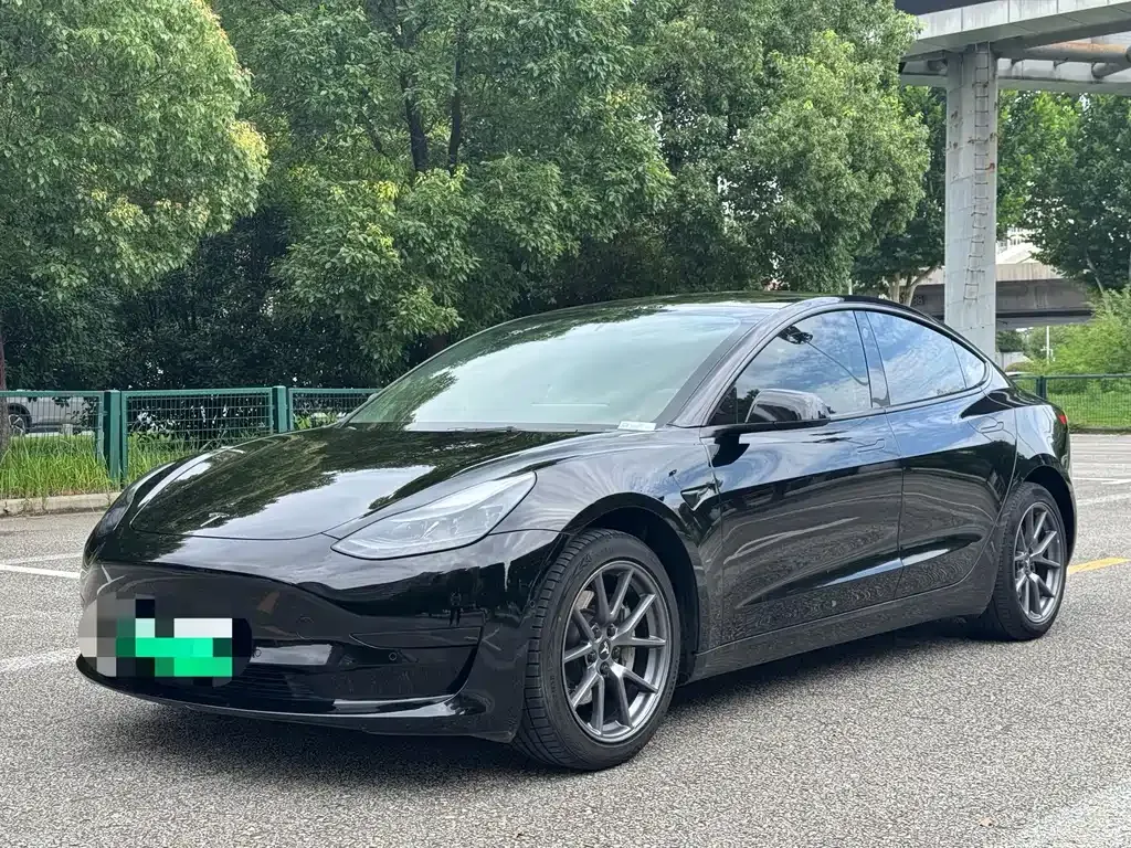 Tesla Model 3 — фото 1